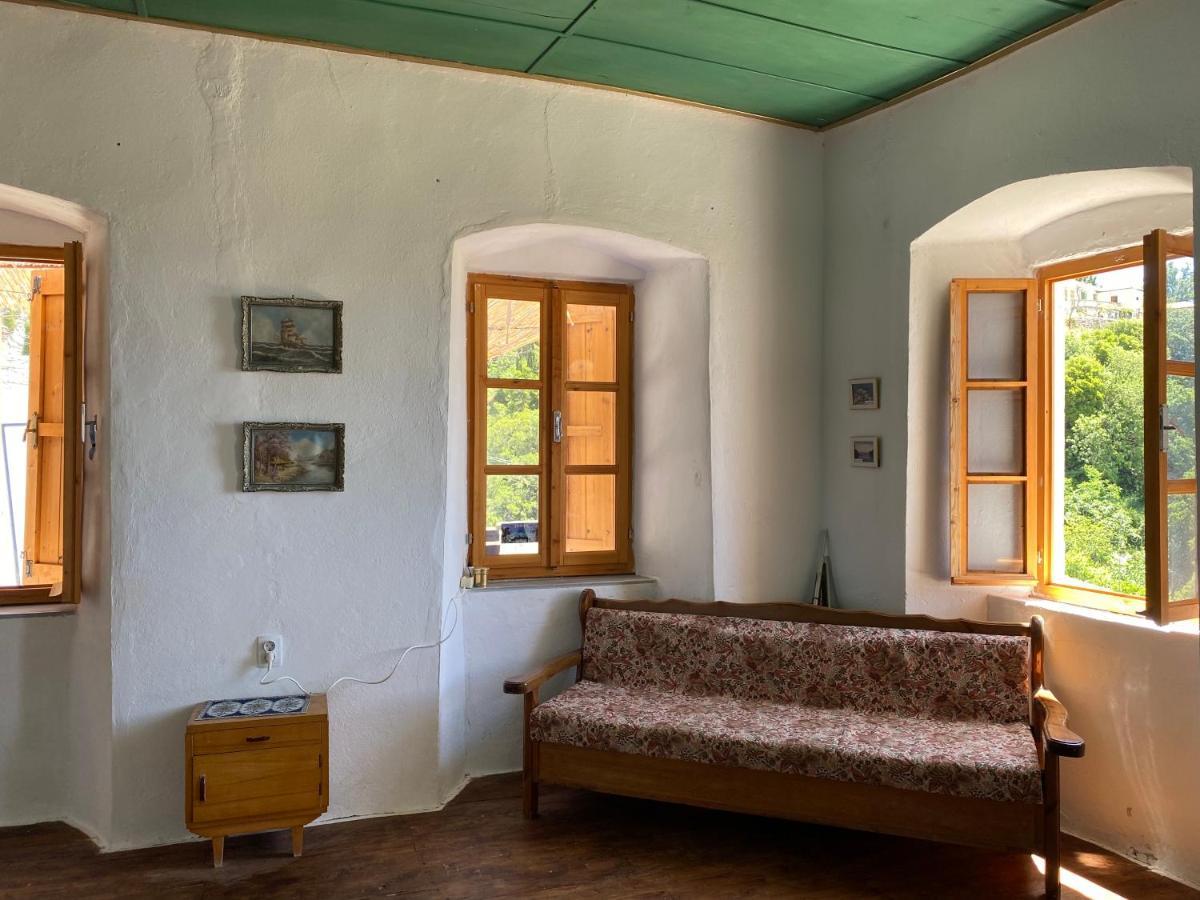 Shotgun Hostel & Guesthouse Vuno Dış mekan fotoğraf