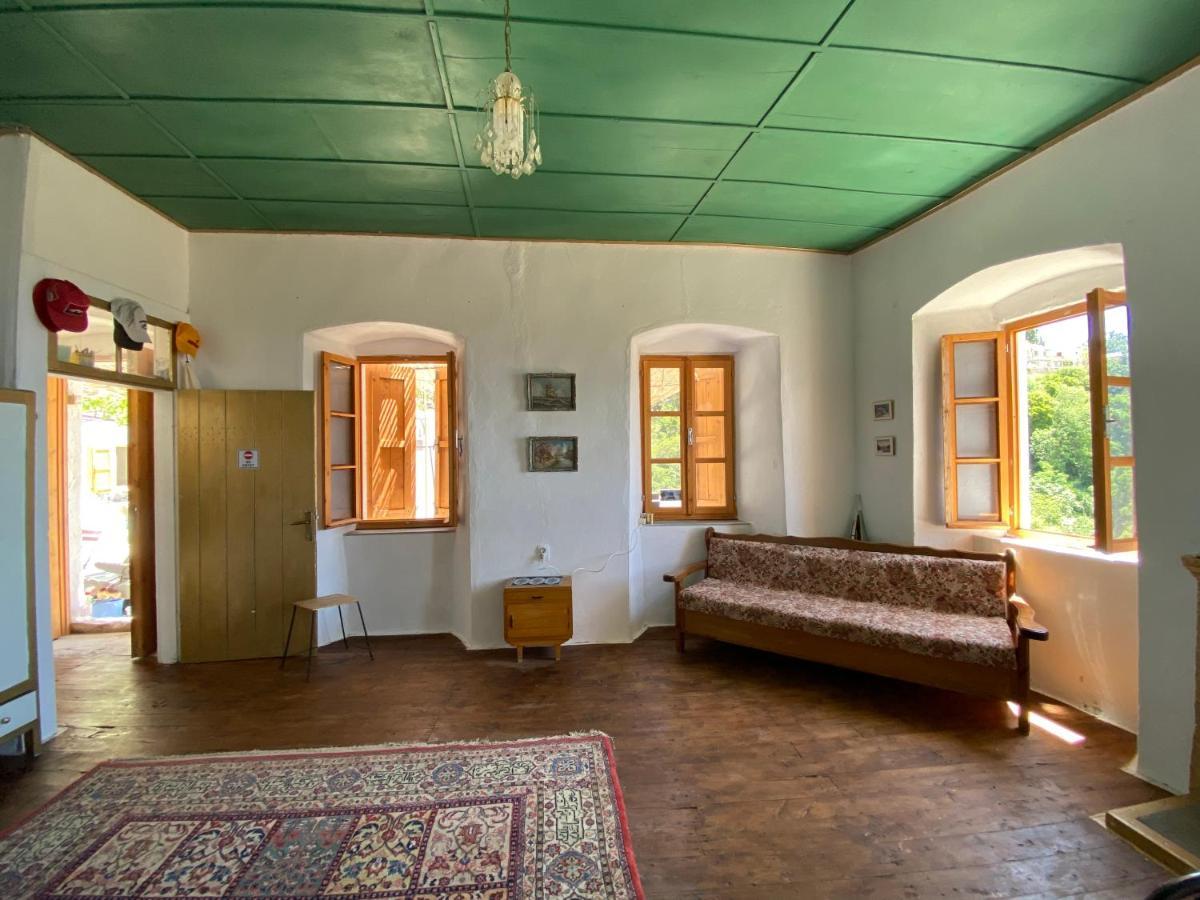 Shotgun Hostel & Guesthouse Vuno Dış mekan fotoğraf