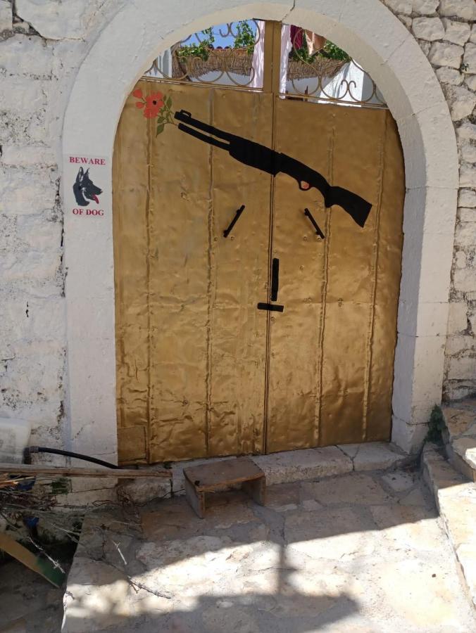 Shotgun Hostel & Guesthouse Vuno Dış mekan fotoğraf