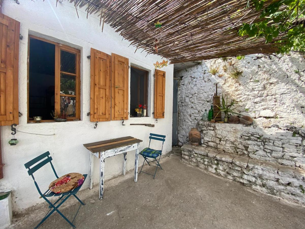 Shotgun Hostel & Guesthouse Vuno Dış mekan fotoğraf